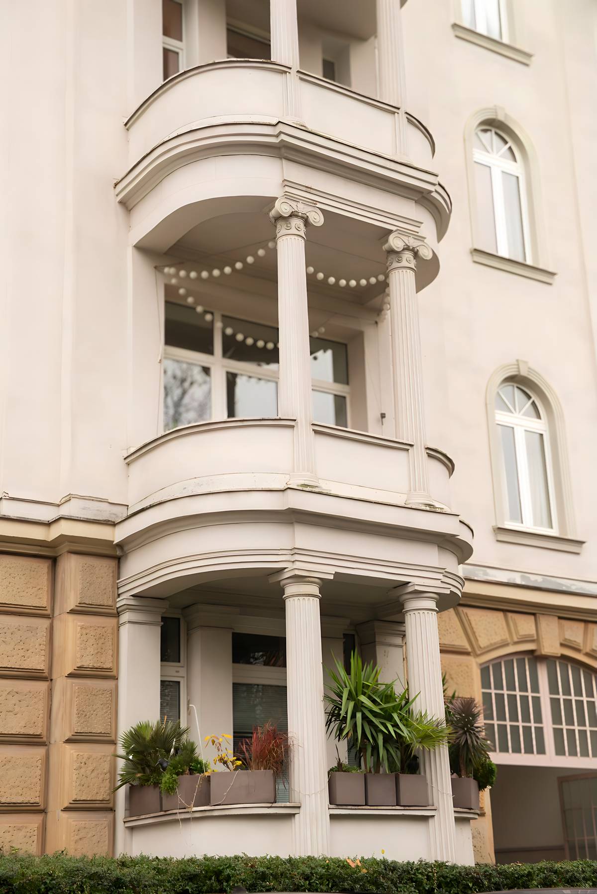 Historic facade with bay window, Adolfsallee 47 in Wiesbaden